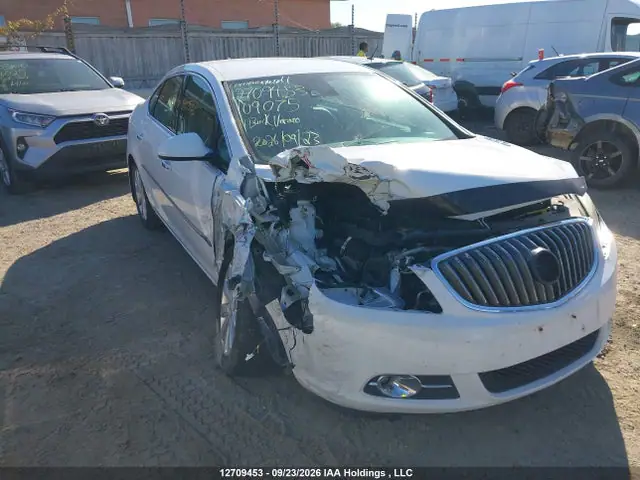 1G4PR5SKXE4109075 — 2014 Buick Verano Convenience, Передняя часть (Front), фото до ремонта