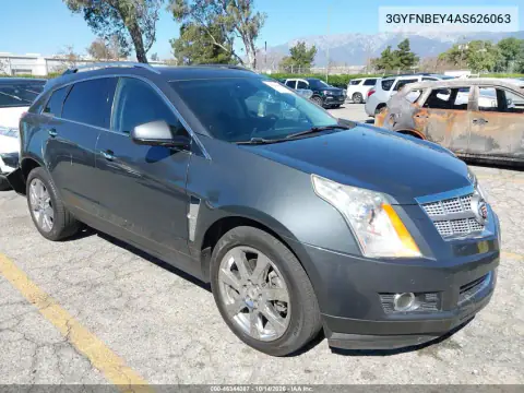 3GYFNBEY4AS626063 — 2010 Cadillac SRX, Задняя часть, фото до ремонта