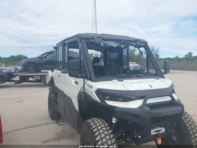3JBKUAX49TK022929 — 2026 Can-Am Defender Max Limited Cab HD11/Lone Star Cab HD11, Задняя часть (Rear), фото до ремонта