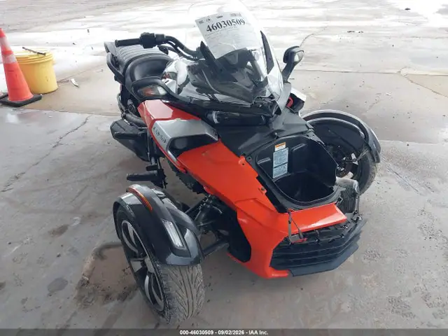 2BXRDCD27FV000608 — 2015 Can-Am Spyder Roadster F3/F3-S, Передняя часть (Front End), фото до ремонта