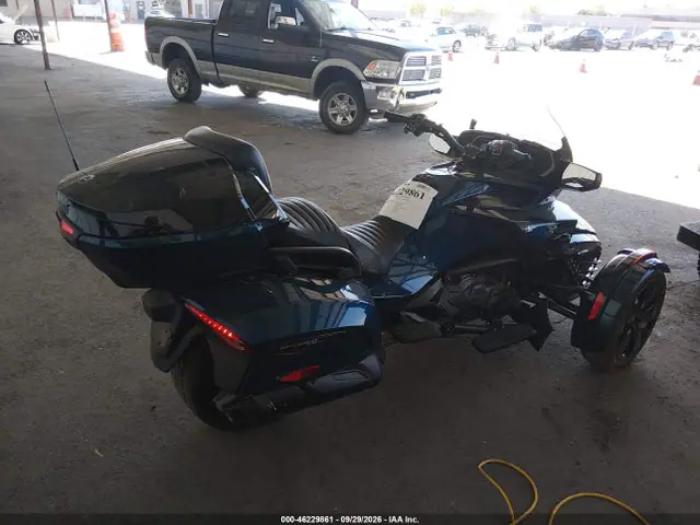 2BXREDD29PV001327 — 2023 Can-Am Spyder Roadster F3-T/F3 Limited, фото 4 с аукциона IAAI 13.10.2026, Передняя часть