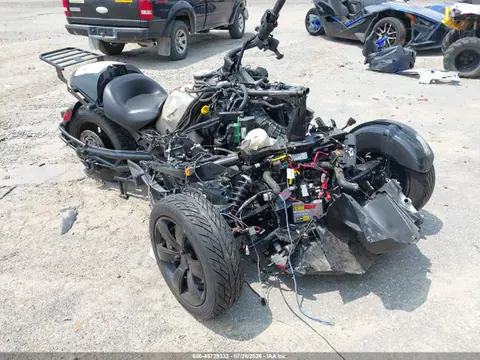 2BXRDDE25LV000218 — 2020 Can-Am Spyder Roadster F3, Передняя часть (Front End), фото до ремонта