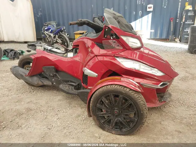 2BXNBDD27GV005531 — 2016 Can-Am Spyder Roadster RT/RT-S/Ltd/Sp Series, Roll Over, фото до ремонта