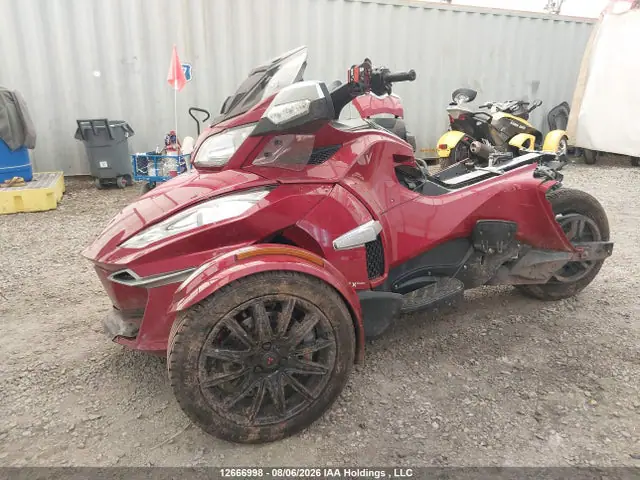 2BXNBDD27GV005531 — 2016 Can-Am Spyder Roadster RT/RT-S/Ltd/Sp Series, фото 2 с аукциона IAAI 13.10.2026, Roll Over