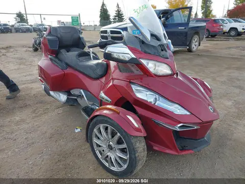 2BXNBDD22GV001001 — 2016 Can-Am Spyder Roadster RT/RT-S/Ltd/Sp Series, Правый бок (Right Side), фото до ремонта