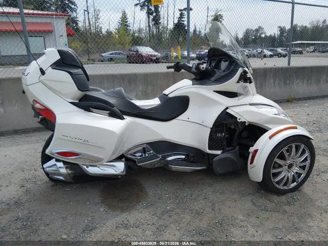 2BXNBDD29FV006078 — 2015 Can-Am Spyder Roadster RT/RT-S/S Series/Ltd, фото 4 с аукциона IAAI 30.09.2026, Задняя часть
