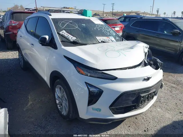 1G1FY6S04P4102190 — 2023 Chevrolet Bolt Euv FWD LT, Передняя часть (Front End), фото до ремонта