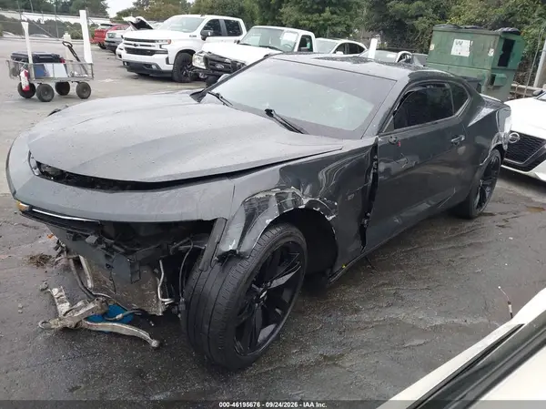 1G1FB1RS8H0117036 — 2017 Chevrolet Camaro, фото 2 с аукциона IAAI, Передняя часть