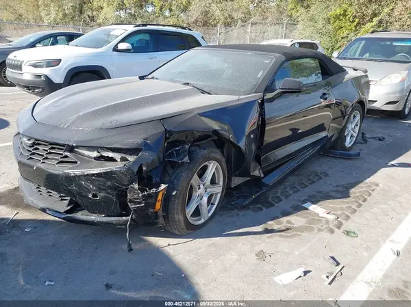 1G1FB3DSXL0110441 — 2020 Chevrolet Camaro, фото 2 с аукциона IAAI, Передняя часть слева