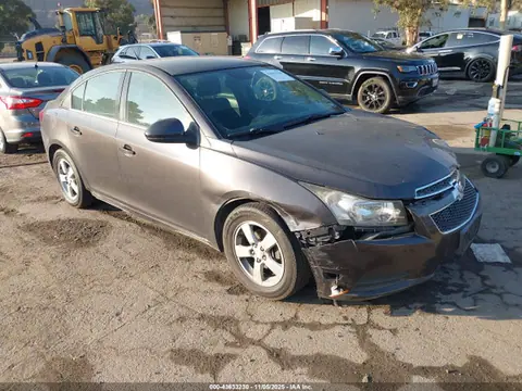 1G1PC5SB7E7475704 — 2014 Chevrolet Cruze 1LT Auto, Передняя часть (Front End), фото до ремонта