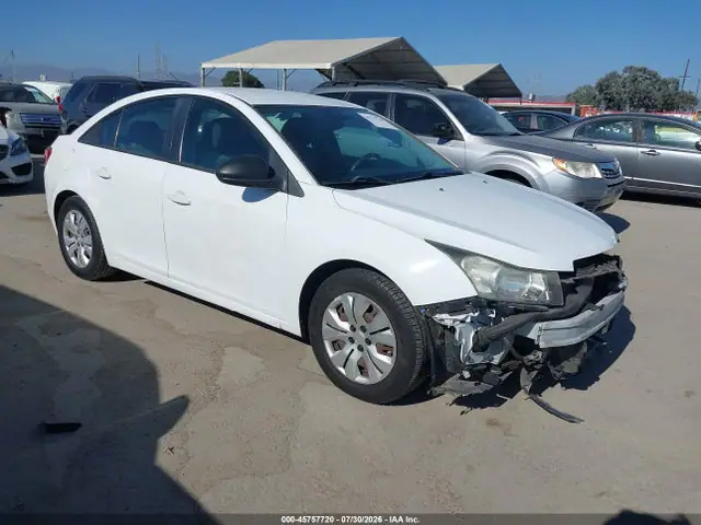 1G1PC5SG3G7112881 — 2016 Chevrolet Cruze Limited LS Auto, Передняя часть слева (Left Front), фото до ремонта