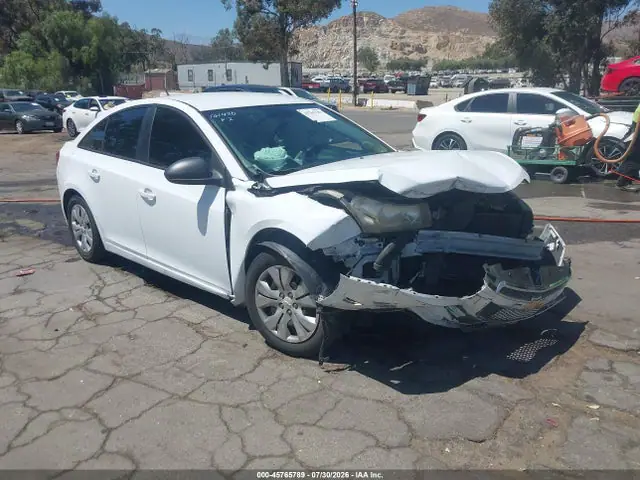1G1PA5SG4E7105280 — 2014 Chevrolet Cruze LS Auto, Передняя часть (Front End), фото до ремонта