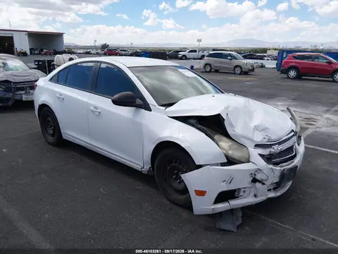 1G1PA5SH9E7137134 — 2014 Chevrolet Cruze LS Auto, Передняя часть (Front End), фото до ремонта