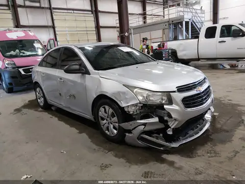 1G1PA5SH0F7175546 — 2015 Chevrolet Cruze LS Auto, Передняя часть справа (Right Front), фото до ремонта