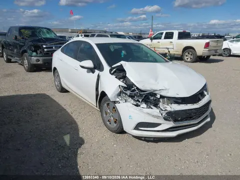 1G1BC5SM1G7322699 — 2016 Chevrolet Cruze LS Auto, Передняя часть (Front), фото до ремонта
