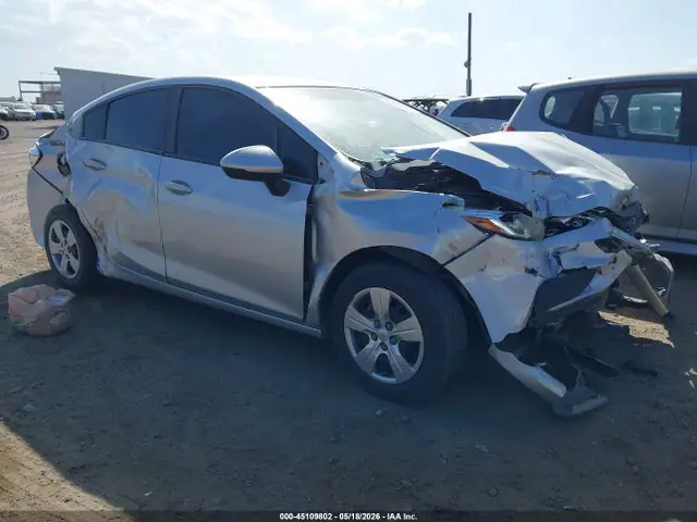 1G1BC5SM4H7158818 — 2017 Chevrolet Cruze LS Auto, Передняя часть (Front End), фото до ремонта