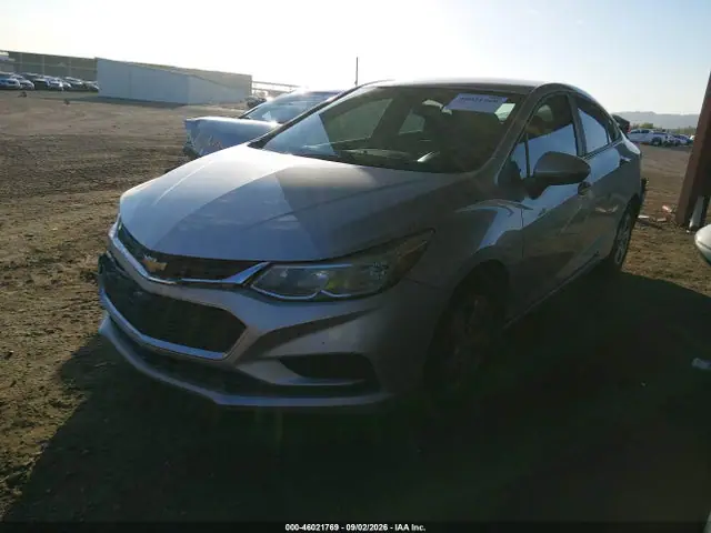 1G1BC5SM7H7236055 — 2017 Chevrolet Cruze LS Auto, фото 2 с аукциона IAAI 29.09.2026, Передняя и задняя части