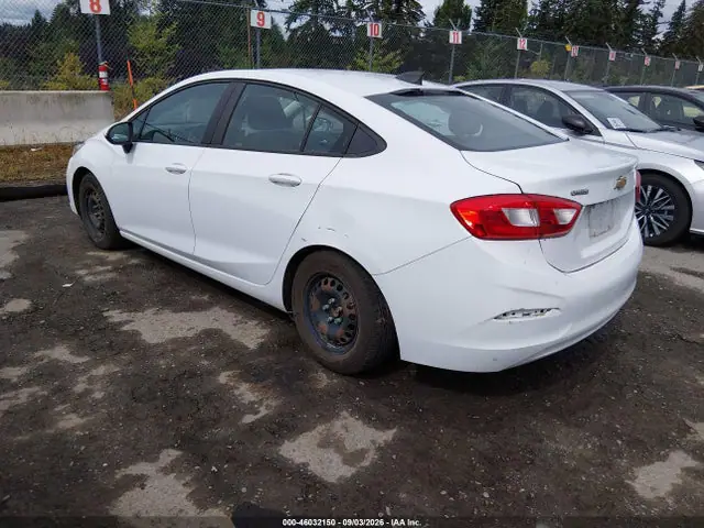 1G1BC5SM2H7180784 — 2017 Chevrolet Cruze LS Auto, фото 3 с аукциона IAAI 14.10.2026, Естественный износ