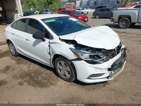 1G1BC5SM6H7222227 — 2017 Chevrolet Cruze LS Auto, Передняя часть (Front & Rear), фото до ремонта
