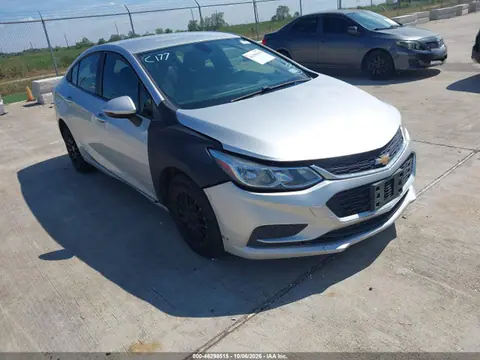 1G1BC5SM1H7233362 — 2017 Chevrolet Cruze LS Auto, Передняя часть справа (Right Front), фото до ремонта