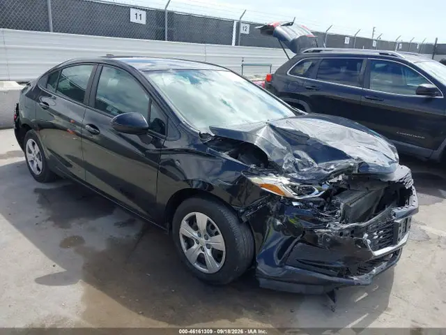 1G1BC5SM9J7181548 — 2018 Chevrolet Cruze LS Auto, Передняя часть (Front End), фото до ремонта