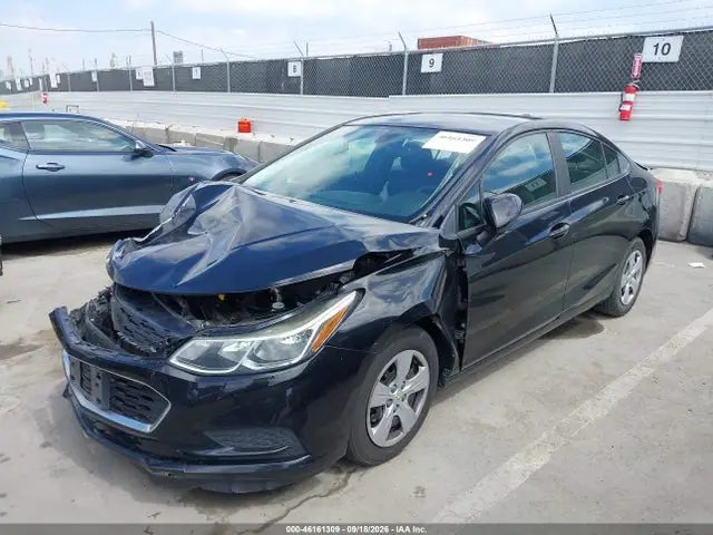1G1BC5SM9J7181548 — 2018 Chevrolet Cruze LS Auto, фото 2 с аукциона IAAI 14.10.2026, Передняя часть