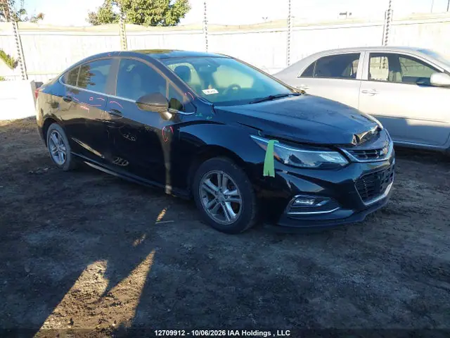 1G1BE5SM0H7111330 — 2017 Chevrolet Cruze LT Auto, Передняя часть (Front), фото до ремонта