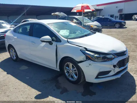 1G1BE5SM8H7237970 — 2017 Chevrolet Cruze LT Auto, Передняя часть справа (Right Front), фото до ремонта