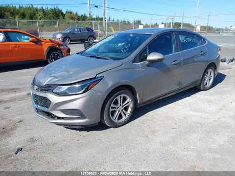 2018 Chevrolet Cruze Lt Auto VIN 1G1BE5SM5J7211865 фото 2