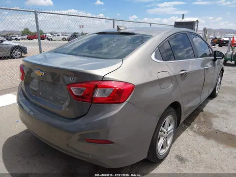 2018 Chevrolet Cruze Lt Auto VIN 1G1BE5SM2J7247125 фото 4
