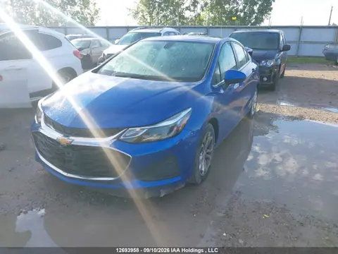 2019 Chevrolet CRUZE LT VIN 1G1BE5SM2K7139198 фото 2
