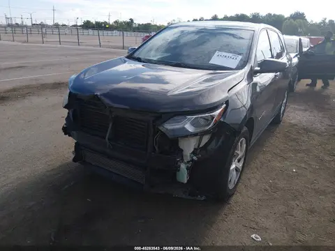 2018 Chevrolet EQUINOX LT VIN 2GNAXKEX9J6192388 фото 2