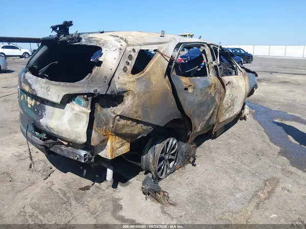 2GNAXJEV4J6249704 — 2018 Chevrolet Equinox, фото 4 с аукциона IAAI, Полный пожар