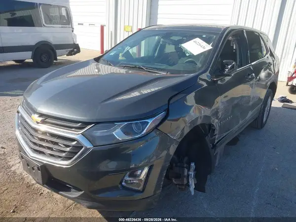 3GNAXJEV9JL399769 — 2018 Chevrolet Equinox, фото 2 с аукциона IAAI, Левый и правый бока