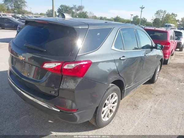 3GNAXJEV9JL399769 — 2018 Chevrolet Equinox, фото 4 с аукциона IAAI, Левый и правый бока