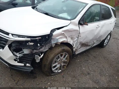 3GNAXUEG0RS238473 — 2024 Chevrolet Equinox, Передний левый, фото до ремонта