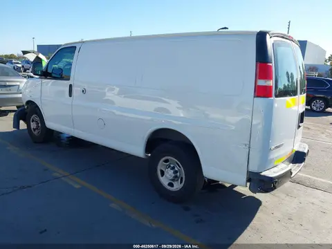 2018 Chevrolet Express G2500 VIN 1GCWGAFP9J1184799 фото 3