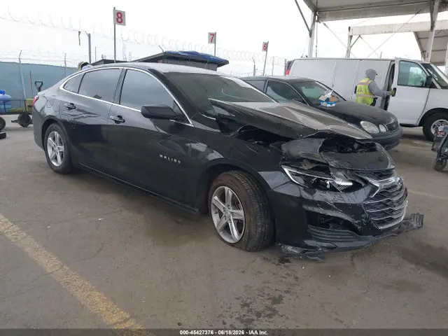 1G1ZB5ST0LF034018 — 2020 Chevrolet Malibu FWD LS, Передняя часть слева (Left Front), фото до ремонта