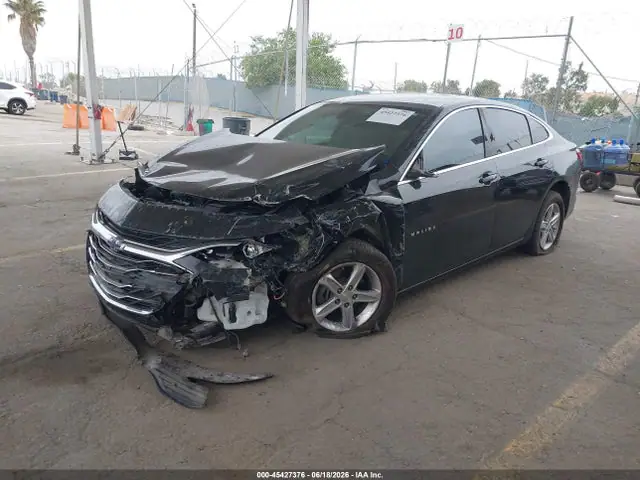 1G1ZB5ST0LF034018 — 2020 Chevrolet Malibu FWD LS, фото 2 с аукциона IAAI 14.10.2026, Передняя часть слева