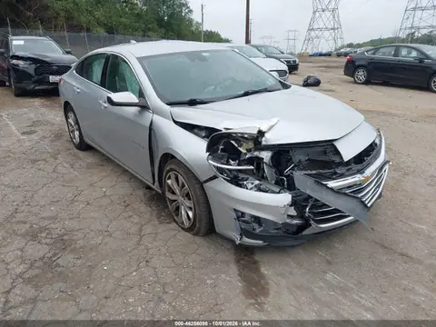 1G1ZD5ST3MF010890 — 2021 Chevrolet Malibu FWD LT, Передняя часть справа (Right Front), фото до ремонта