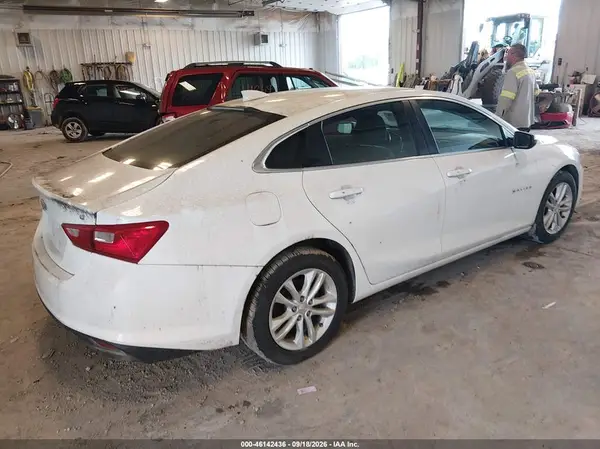 1G1ZE5ST0HF133730 — 2017 Chevrolet Malibu, фото 4 с аукциона IAAI 14.10.2026, Естественный износ