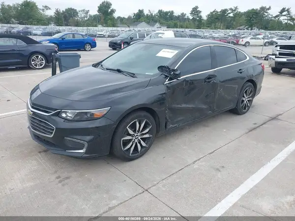 1G1ZE5ST7HF282037 — 2017 Chevrolet Malibu, фото 2 с аукциона IAAI, Левый бок