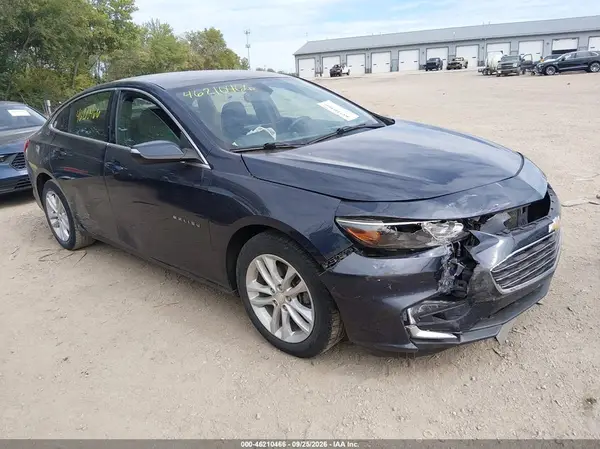 1G1ZD5ST3JF109799 — 2018 Chevrolet Malibu, Передняя часть справа (Right Front), фото до ремонта