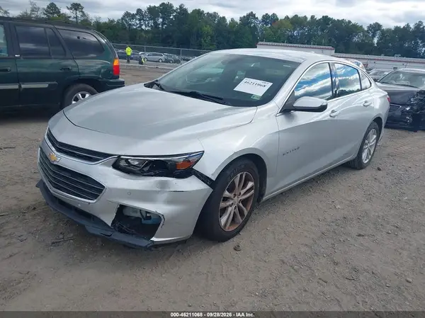1G1ZD5STXJF230796 — 2018 Chevrolet Malibu, фото 2 с аукциона IAAI, Передняя часть