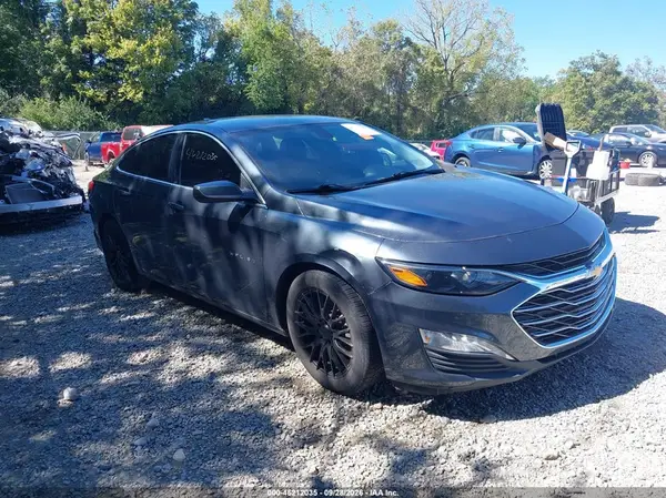 1G1ZD5ST5KF114911 — 2019 Chevrolet Malibu, Повреждение двигателя (Engine Damage), фото до ремонта