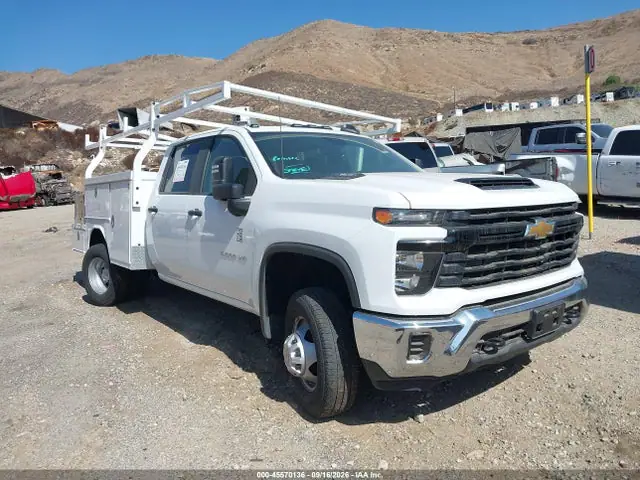 1GB4AREY7SF136132 — 2025 Chevrolet Silverado 3500HD Chassis Work Truck, Левый бок (Left Side), фото до ремонта