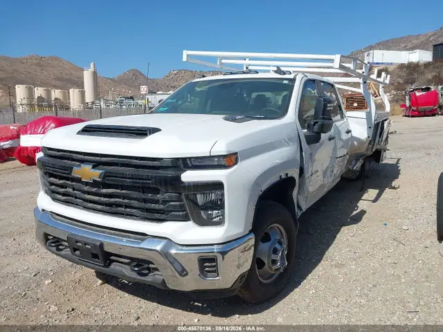 1GB4AREY7SF136132 — 2025 Chevrolet Silverado 3500HD Chassis Work Truck, фото 2 с аукциона IAAI 06.10.2026, Левый бок