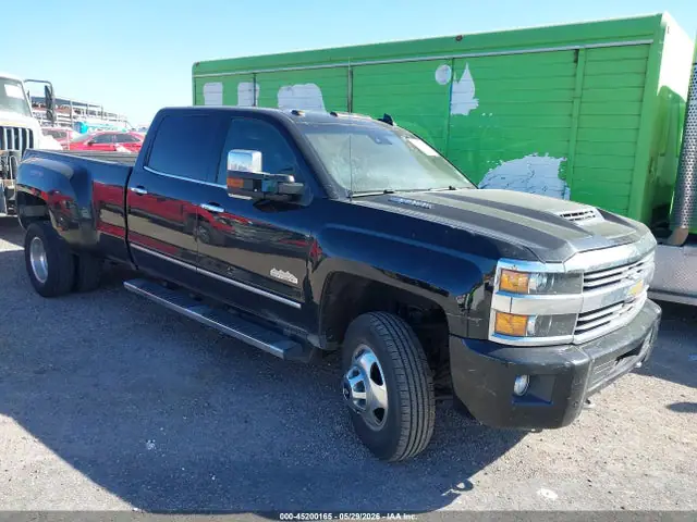 1GC4K1EY3HF158177 — 2017 Chevrolet Silverado 3500HD High Country, Угон (Theft), фото до ремонта