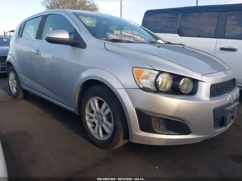 1G1JC6SG6F4207401 — 2015 Chevrolet Sonic LT Auto, Задняя часть (Rear), фото до ремонта