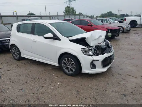1G1JD6SH5J4101889 — 2018 Chevrolet Sonic LT Auto, Передняя часть (Front), фото до ремонта